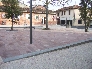 Plaza de Leguevin en piedra Rojo Moncayo y bordillo en Azul Pirineo